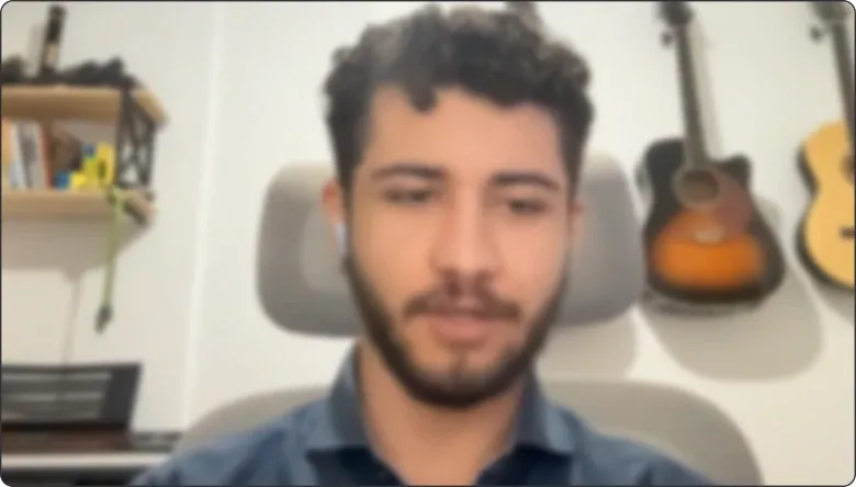 Thumbnail do depoimento de Ele passou a ganhar em dólar depois da Pós